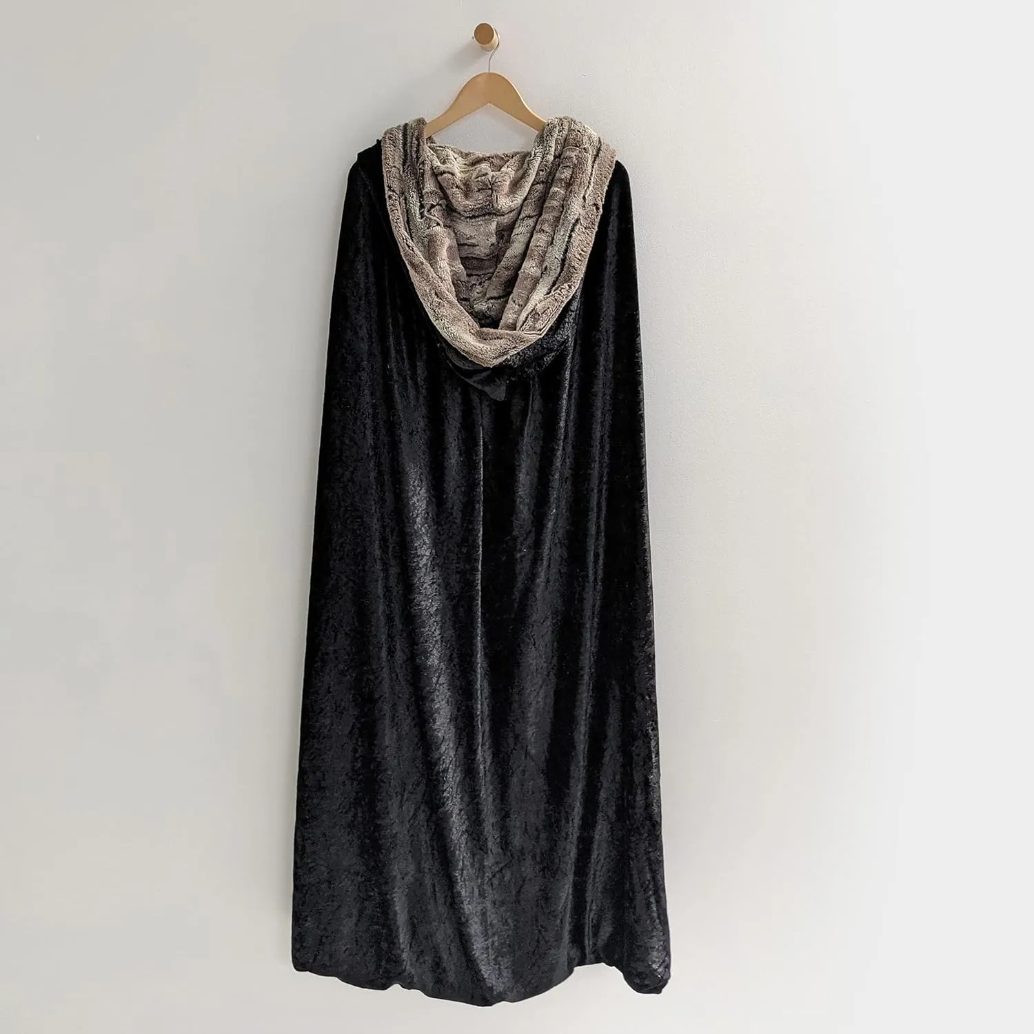 Everfan Adult Hooded Black Cloak with Faux Fox Fur Trim and Metal Clasp | Fox Fur Trim Black Hooded Cloak Cape for Adults