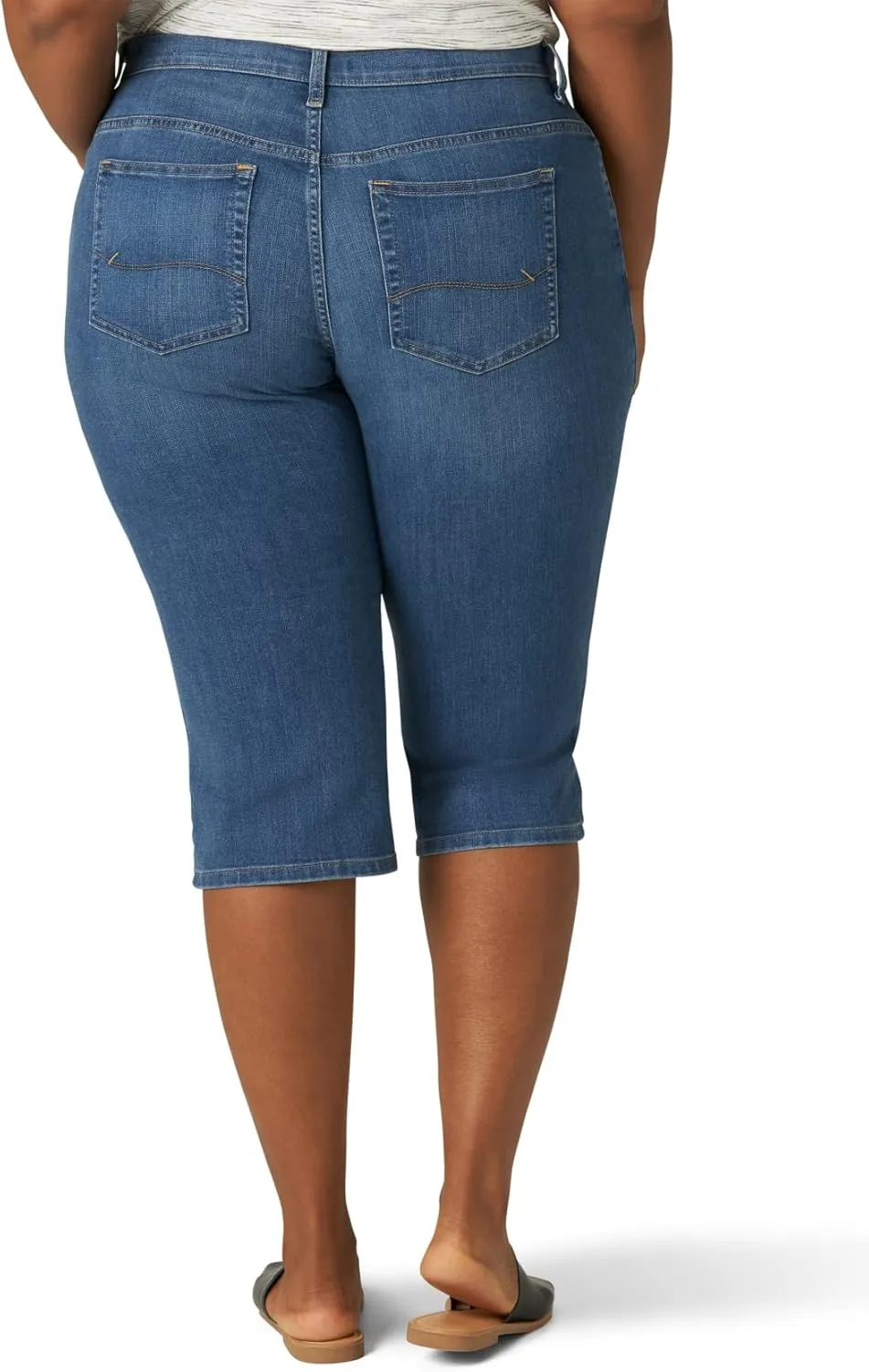 Lee Women's Plus Size Relaxed Fit Denim Capri Jean