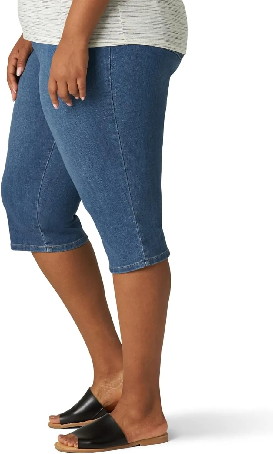 Lee Women's Plus Size Relaxed Fit Denim Capri Jean
